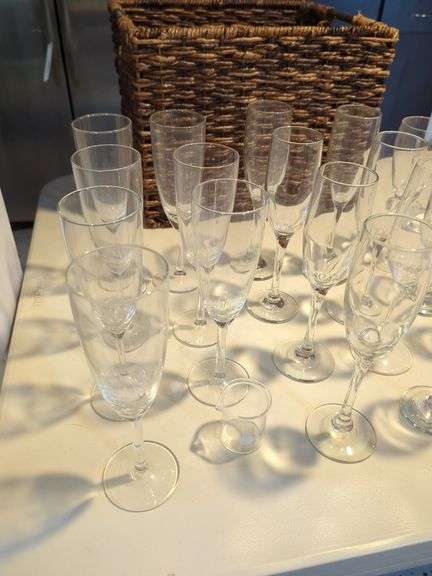 Champagne Flute Glasses with Decorative Basket