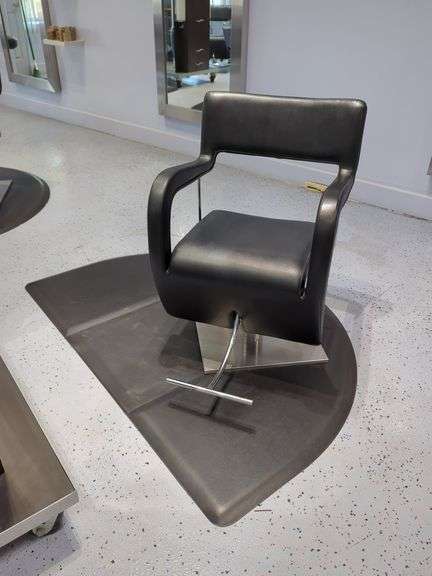 Salon Styling Chair with Floor Mat