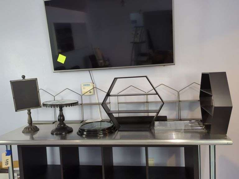 Display Shelfing And Decorative Stands