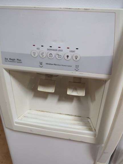 Whirlpool Gold Side-by-Side Refrigerator with Ice and Water Dispenser, Model GD5NHGXLQ00