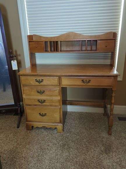 Maple Desk with Hutch