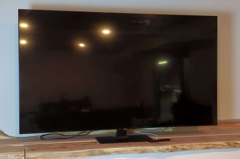 Samsung 65" Flat Screen QLED Smart Television