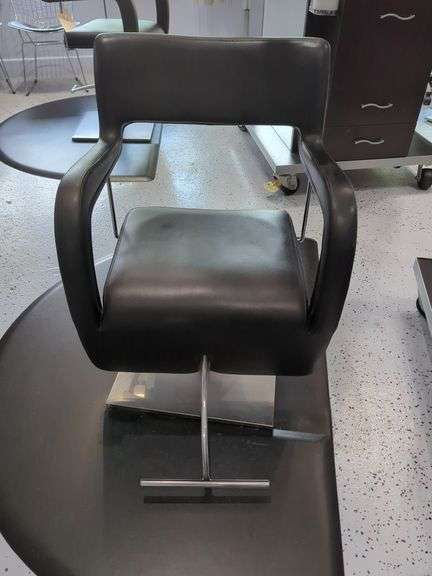 Salon Styling Chair with Floor Mat