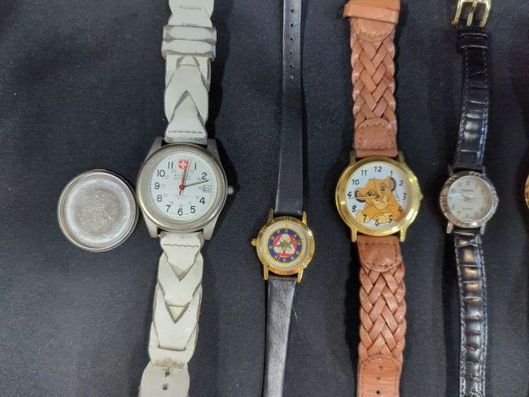 Ladies Fashion Watches Most with Leather Bands, Qty 8