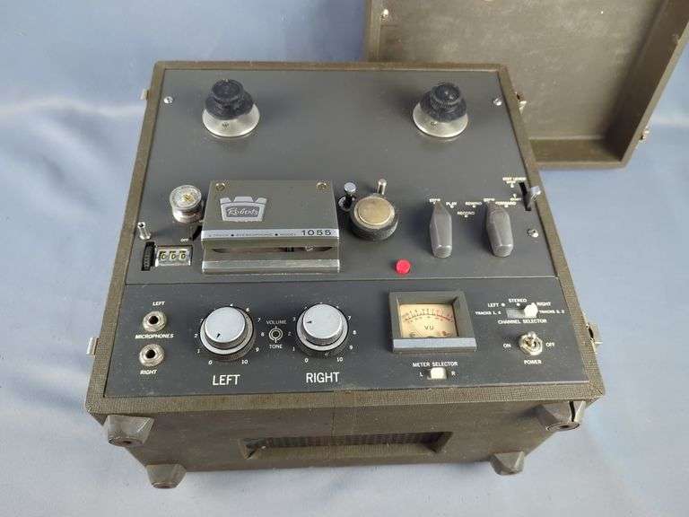 Roberts Electronics Model 1055 4-Track Stereophonic Reel to Reel Tape Recorder