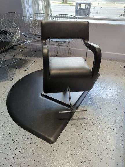 Salon Styling Chair with Floor Mat
