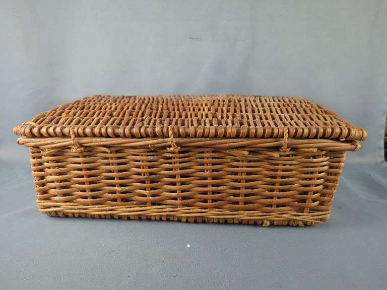 Wicker Picnic Basket Set with Dishes and Cutlery