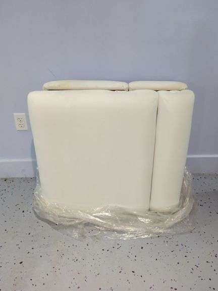 Earthlite Calistoga Portable 27" Massage Table with Accessories