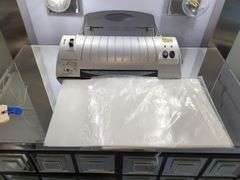 Scotch Thermal Laminator Including Laminating Pouches