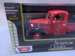 Motor Max American Classics 1:24 Scale Diecast Ford Truck and Woody Wagon Set