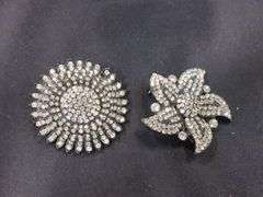 Ladies Beaded Drape Choker And Brooch Assortment