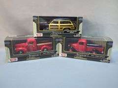 Motor Max American Classics 1:24 Scale Diecast Ford Truck and Woody Wagon Set