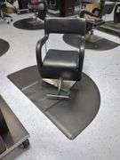 Black Hydraulic Salon Styling Chair with Floor Mat