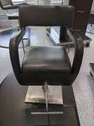 Salon Styling Chair with Floor Mat