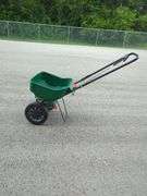 Scotts Turf Builder Edgeguard Mini Broadcast Spreader