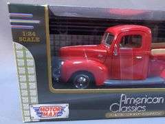 Motor Max American Classics 1:24 Scale Diecast Ford Truck and Woody Wagon Set