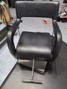 Salon Styling Chair with Floor Mat