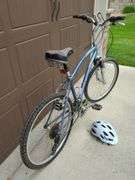 Diamondback Wildwood Hybrid Bike with Helmet