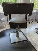 Salon Styling Chair with Floor Mat
