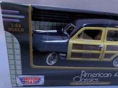 Motor Max American Classics 1:24 Scale Diecast Ford Truck and Woody Wagon Set