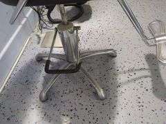 Hydraulic Salon Styling Chair with Black Vinyl Seat