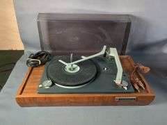 Realistic STA-14A Receiver and Panasonic RD-7673 Turntable