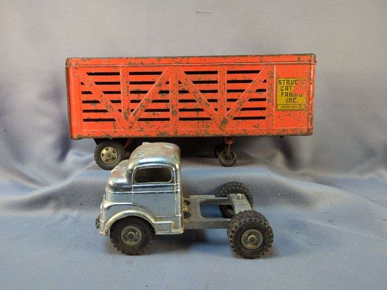 Structo Cattle Farms Inc. Pressed Metal Truck with Cattle Trailer