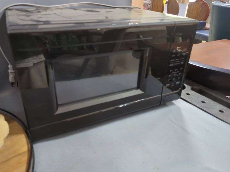 Criterion Microwave Oven, Lazy Susan, And Wooden Serving Trays