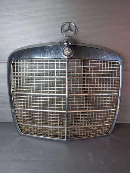 Mercedes-Benz Chrome Grille Assembly