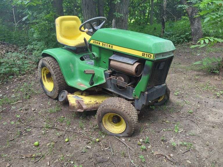 John Deere Lawn Tractor
