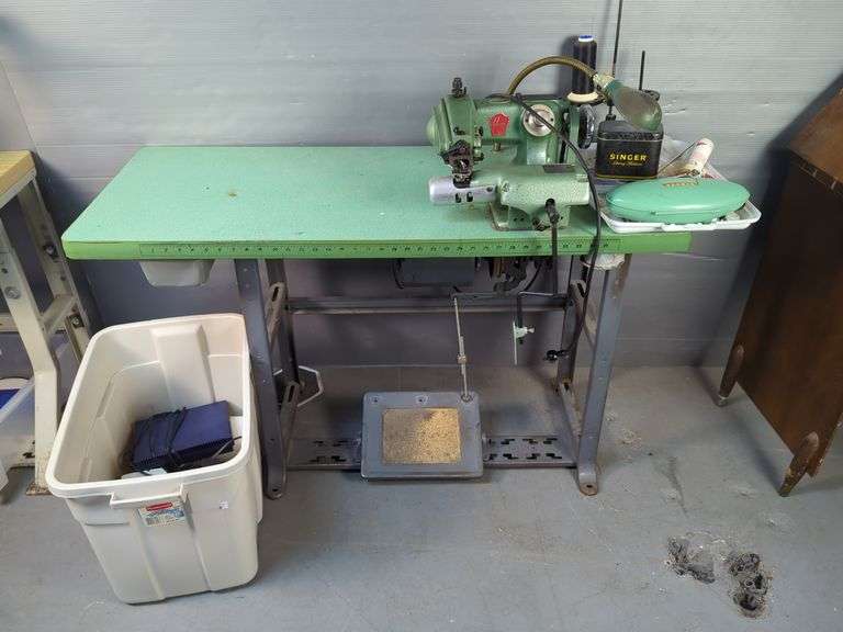 United States Machine Corp. Singer Blind Stitch Industrial Sewing Machine