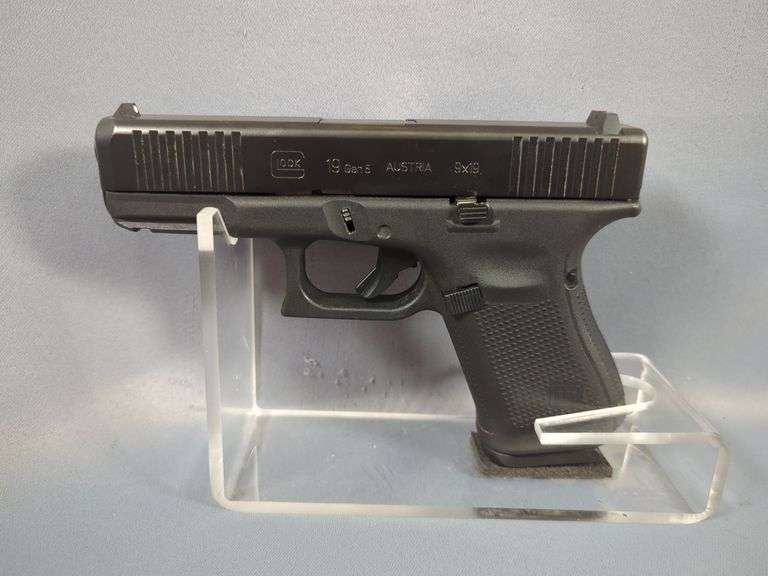 Austria Glock 19 Gen 5 9x19 Pistol SN# CBUM134 image