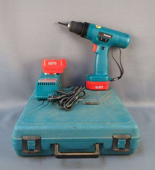 Makita 6201D Cordless Driver Drill with Charger and Battery