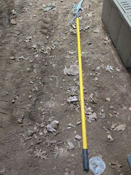 Tree Pruner with Extended Reach Pole