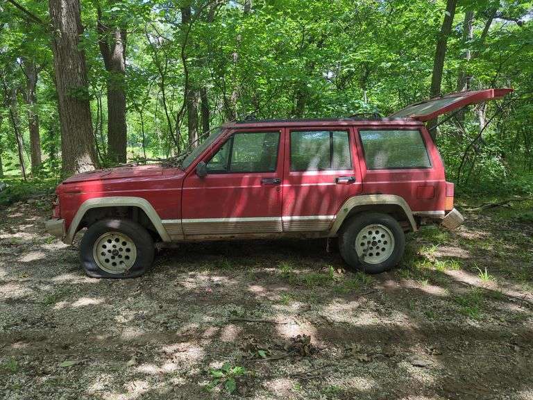 1993 Jeep Cherokee Sport Utility Vehicle, VIN 1J4FJ78S5PL502124, Mileage Unknown, Missouri Title, FRIDAY Pick Up