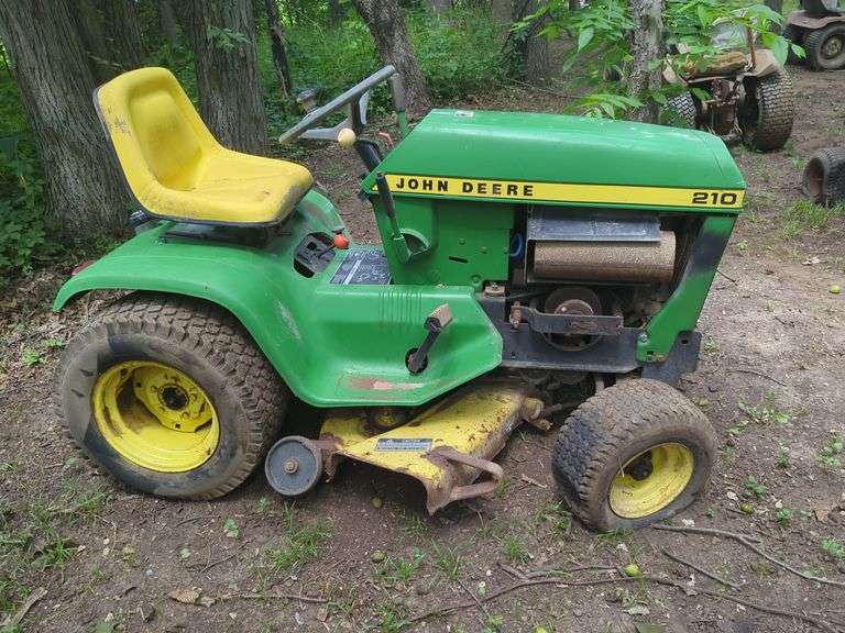 John Deere Lawn Tractor