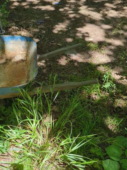Heavy Duty Wheelbarrow - Yard Tool
