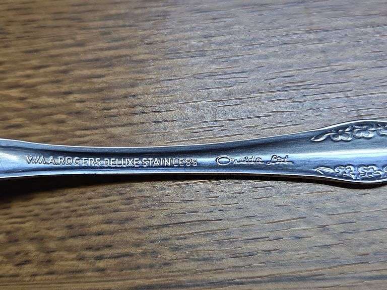 W.M.A Rogers Deluxe Stainless Oneida Ltd. Flatware Set