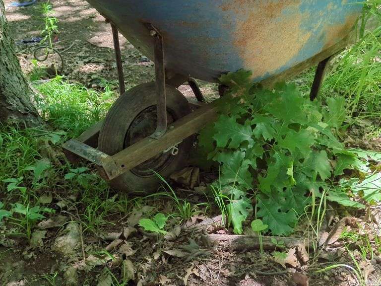 Heavy Duty Wheelbarrow - Yard Tool
