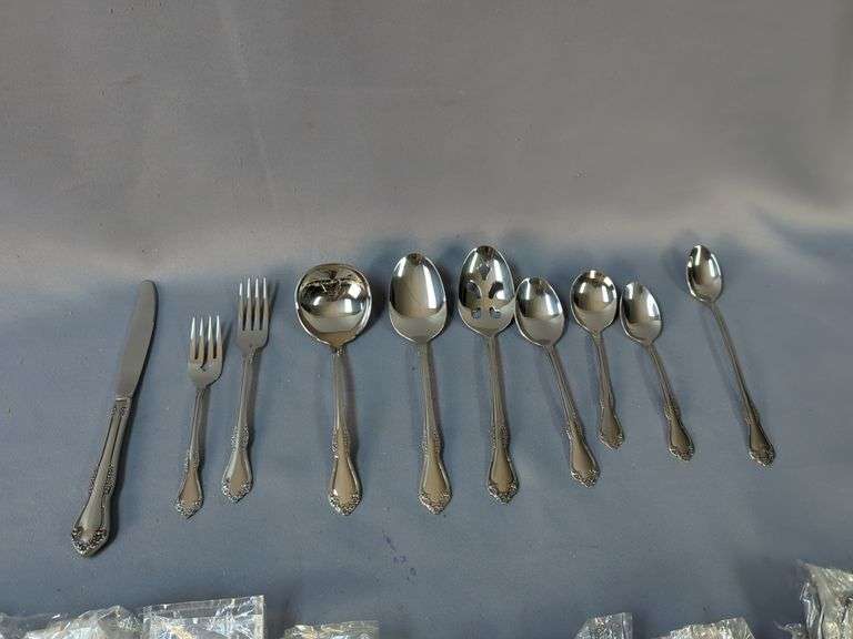 W.M.A Rogers Deluxe Stainless Oneida Ltd. Flatware Set