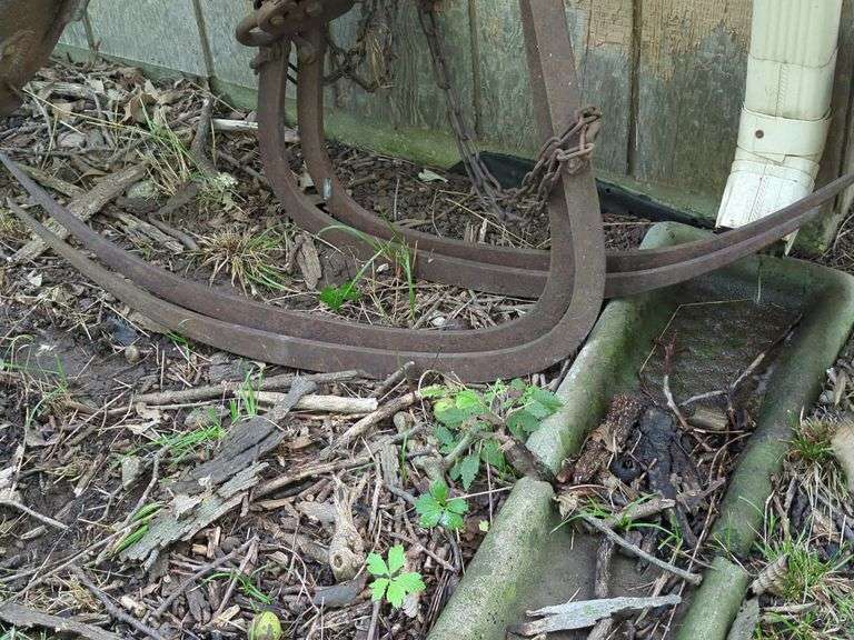 Metal Hay Grapples with Chains, Qty 2