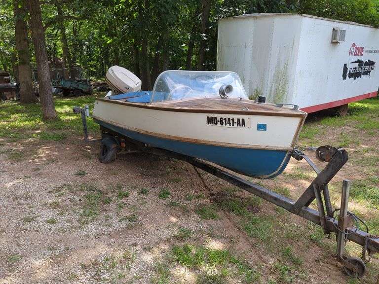 Penn Yan Classic 1993 Boat With Johnson Motor, Including Trailer, Unknown Working Order, No Title image