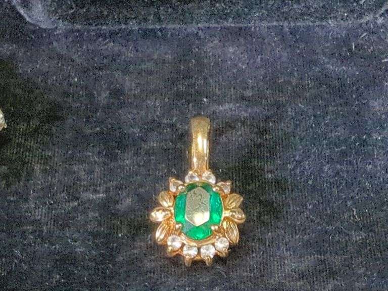 Rhinestone Emerald Green Costume Jewelry Including Rings, Size 8, Qty 2, Brooches, Clip-on Earrings, Pendant, Necklace And Bracelet