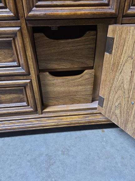 Stanley Furniture Dresser With Mirror