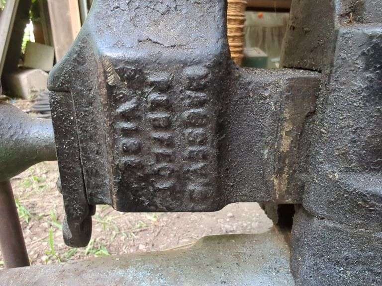Industrial Forged Steel Anvil with Bench Vise