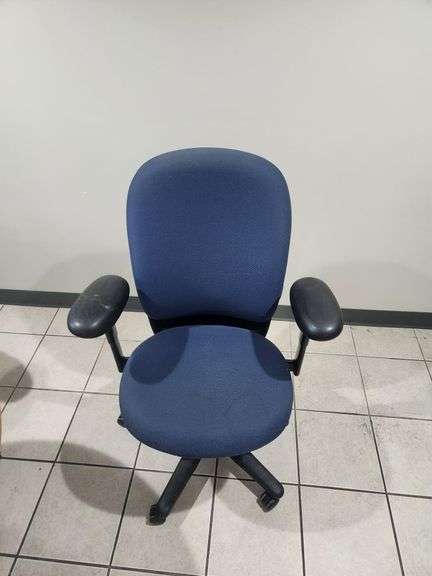 Round Kitchen Table With 2 Rolling Adjustable Office Chairs, Table Is 36" Diameter