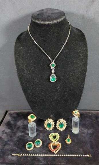 Rhinestone Emerald Green Costume Jewelry Including Rings, Size 8, Qty 2, Brooches, Clip-on Earrings, Pendant, Necklace And Bracelet
