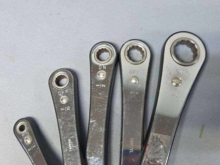 Ratcheting Wrenches