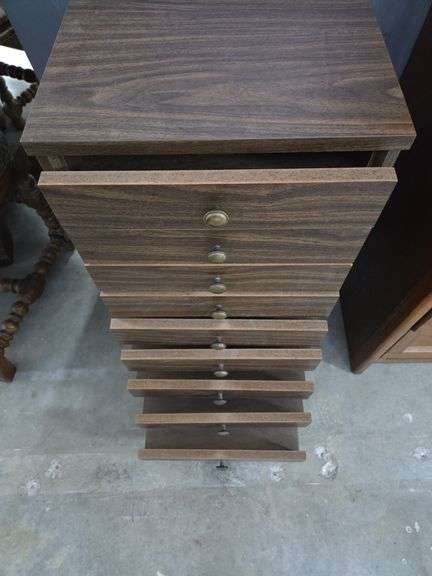 Narrow Chest of Drawers