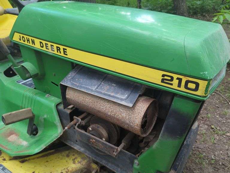 John Deere Lawn Tractor